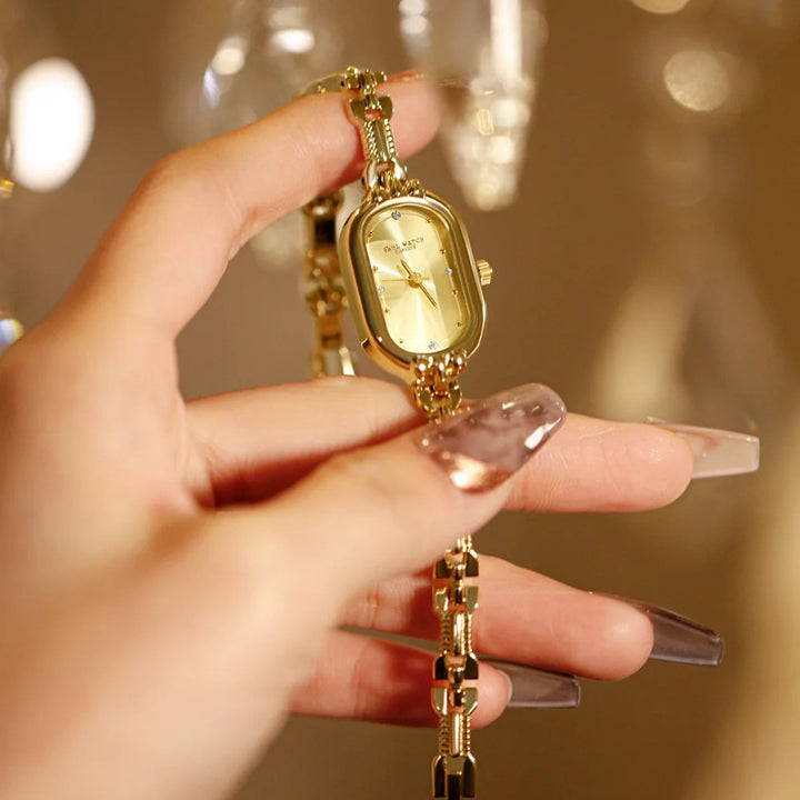 Women's Chic Oval Case Quartz Watch with Subtle Elegance