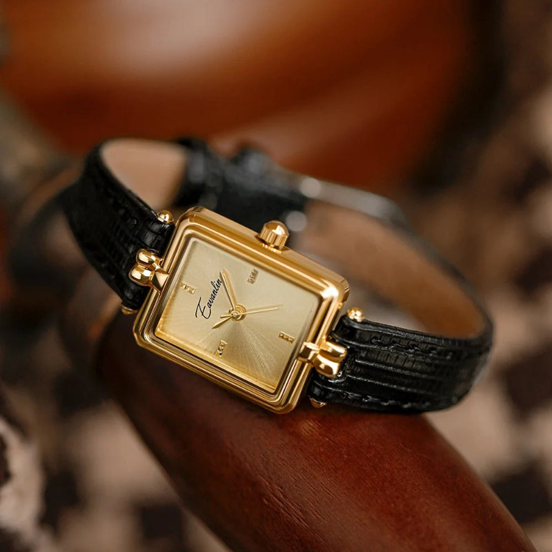Retro Style Quartz Watch with Comfortable Leather Strap for Women