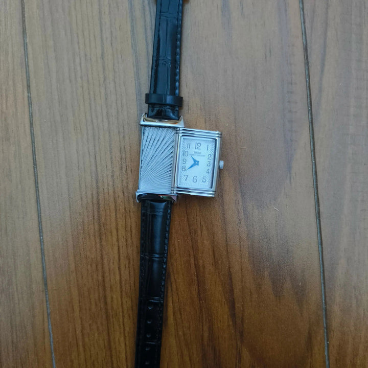 Women's Exquisite Slide Design Genuine Leather Quartz Watch