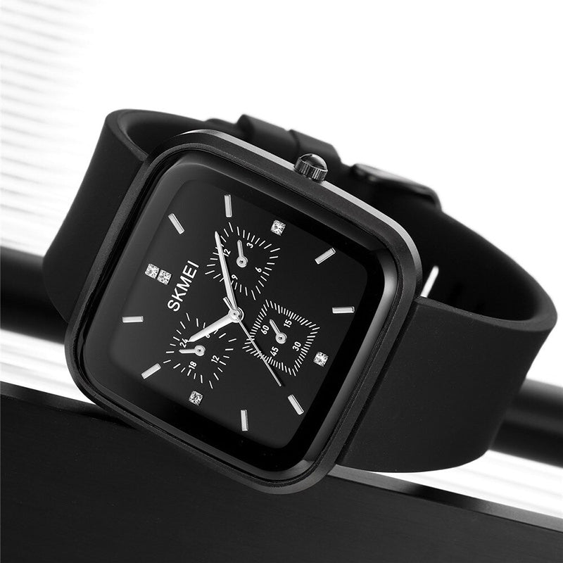 Square Case Inlaid with Brilliant Rhinestones Scale Quartz Watches