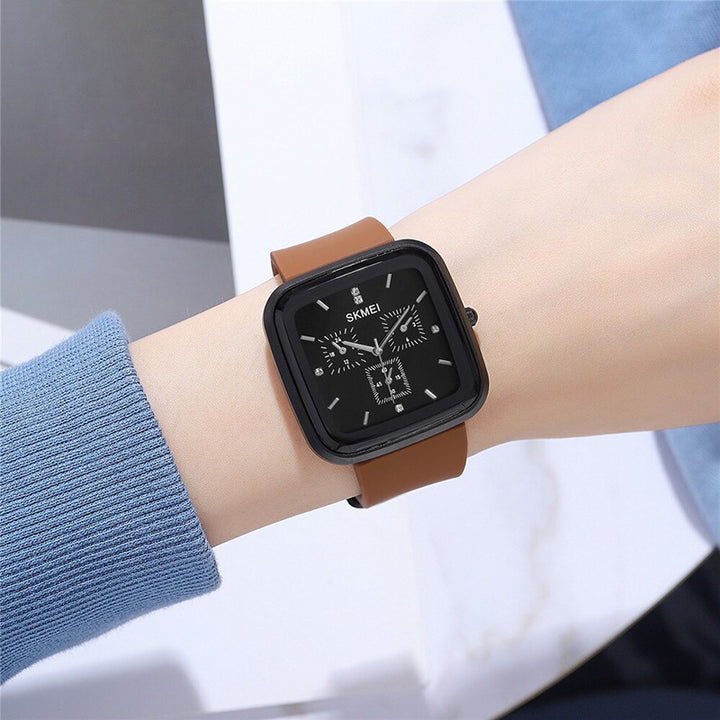 Square Case Inlaid with Brilliant Rhinestones Scale Quartz Watches