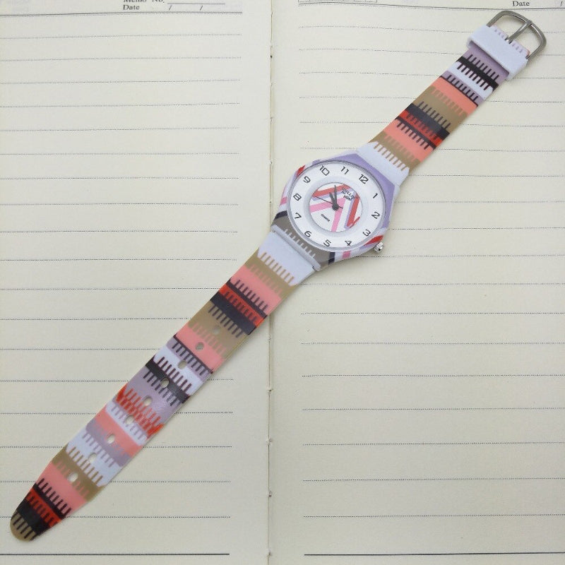 Simple and Lightweight Easy to Read Quartz Watch with Silicone Strap